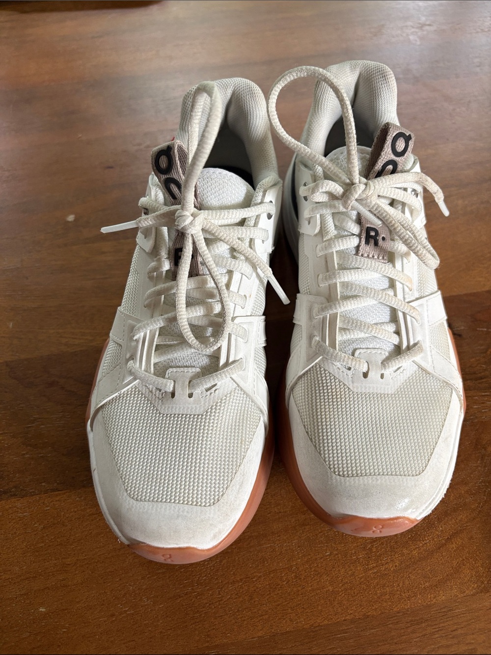On Cloud The Roger Tennis Sneakers with Gum Sole youth size 4